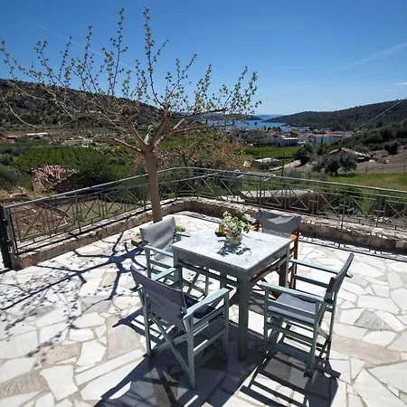 Traditional House Kakopetra בית נופש *