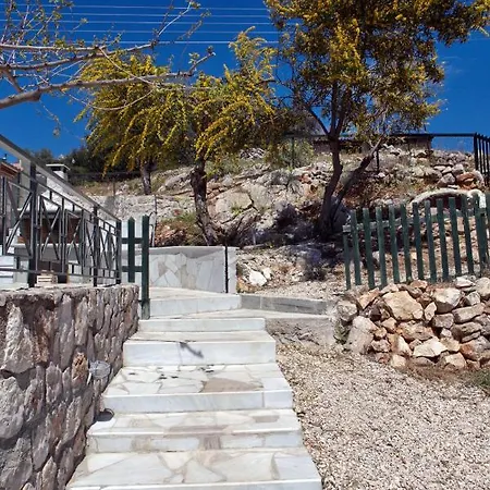 Traditional House Kakopetra בית נופש Vivári