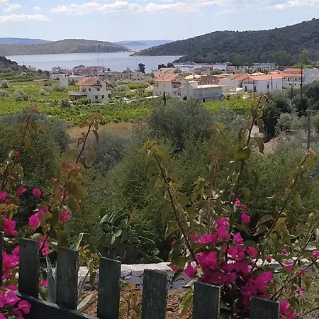 Traditional House Kakopetra בית נופש