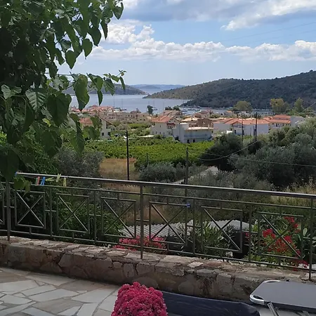 בית נופש Traditional House Kakopetra Vivári