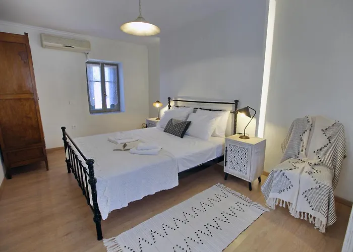 Traditional House Kakopetra Nyaraló Vivári