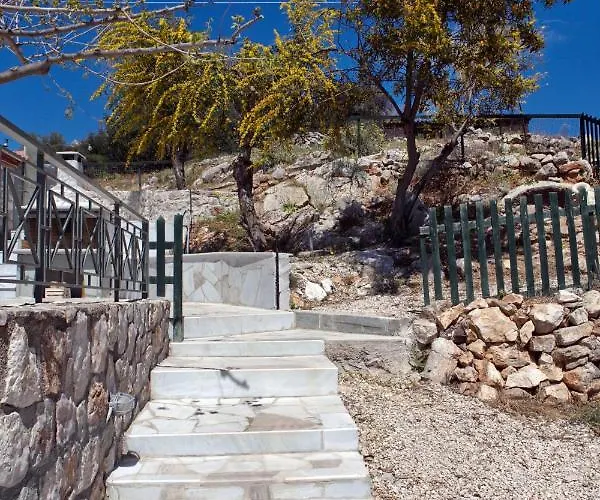 Traditional House Kakopetra Nyaraló Vivári