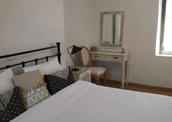 Traditional House Kakopetra Vivári